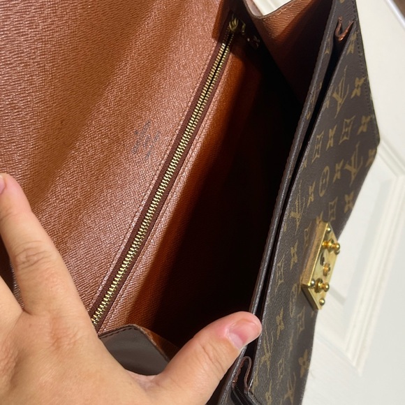 Louis Vuitton Monceau 26 in Monogram Canvas and Leather - Picture 5 of 16